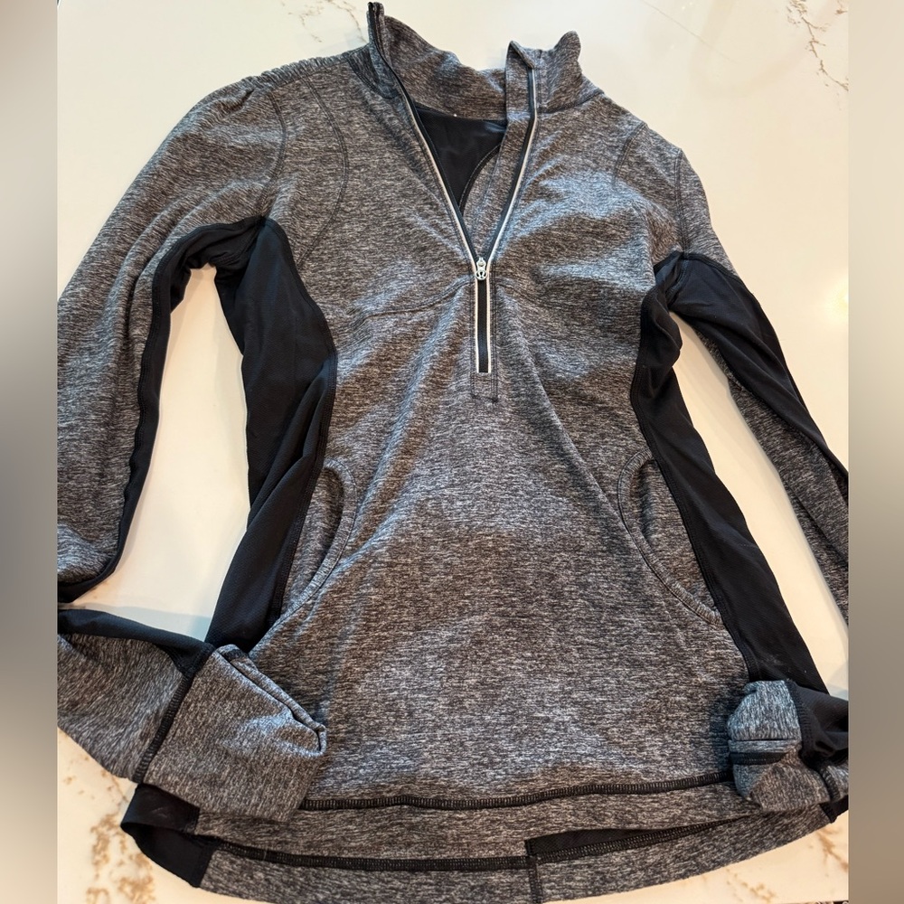 Lululemon pullover size 6